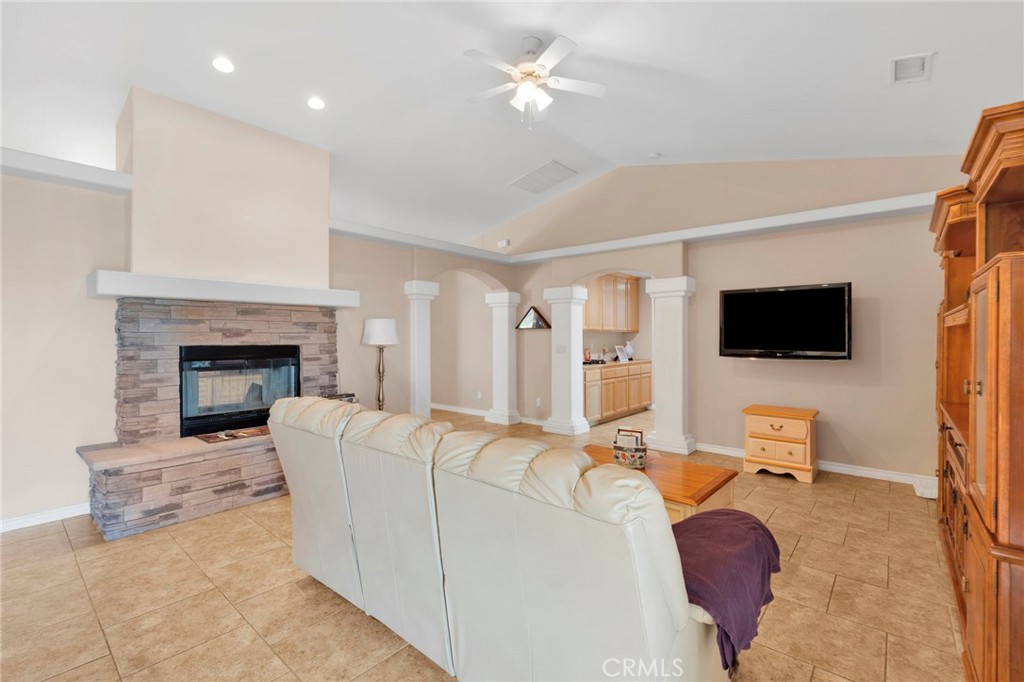 12472 Oasis Road Pinon Hills, CA 92372 - Photo 18 of 58