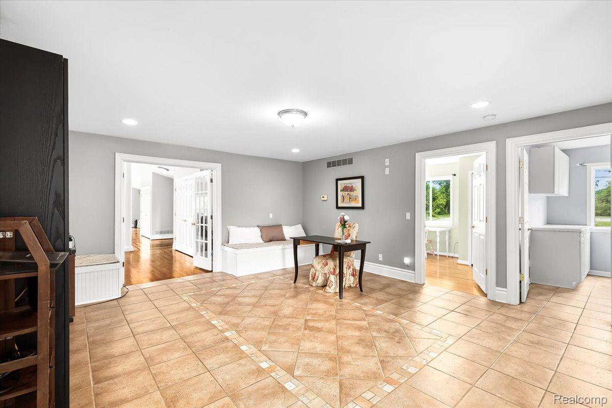 515 Clyde Road Highland, MI 48357 - Photo 15 of 47