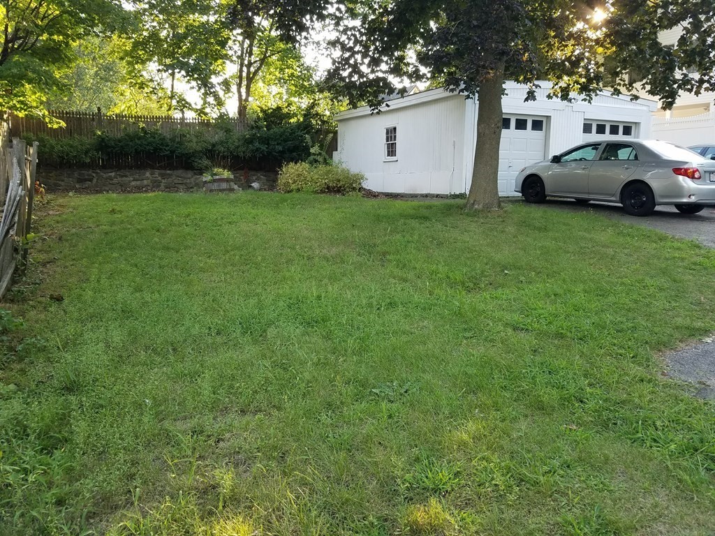334 Mammoth Road Lowell, MA 01854 - Photo 3 of 33