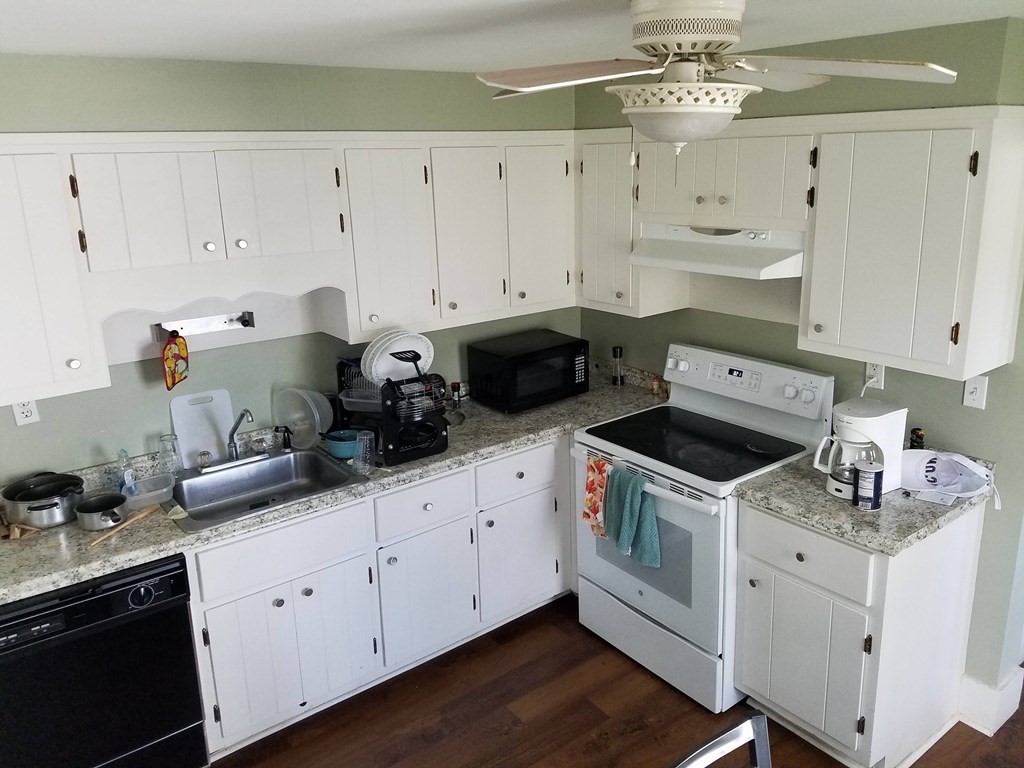 334 Mammoth Road Lowell, MA 01854 - Photo 7 of 33