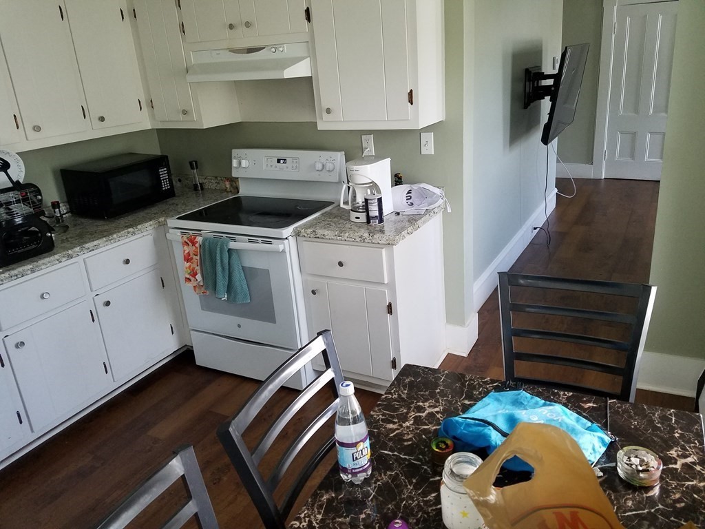 334 Mammoth Road Lowell, MA 01854 - Photo 8 of 33