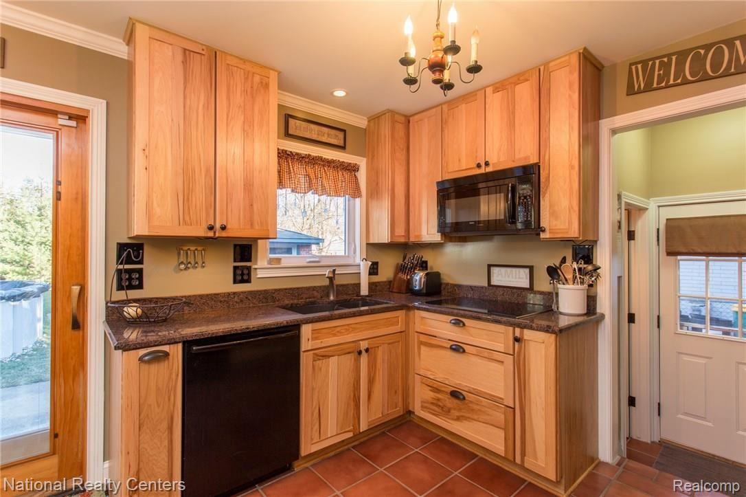 23454 Tuck Road Farmington, MI 48336 - Photo 16 of 30 18_Tuck (1).jpg