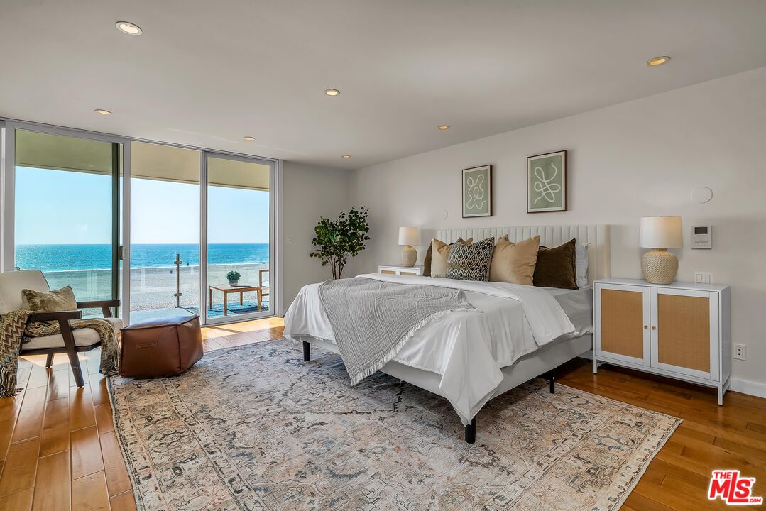 4 Lighthouse Street, Unit 13 Marina del Rey, CA 90292 - Photo 17 of 35 a bedroom with a large bed and a couch