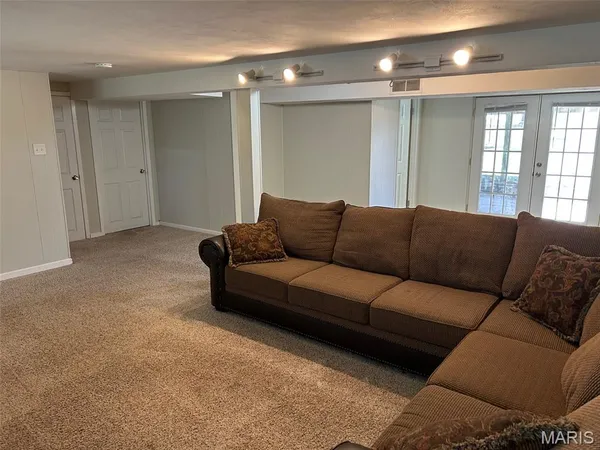 $2,100 | 436 Lindy Boulevard, Ballwin, MO 63021