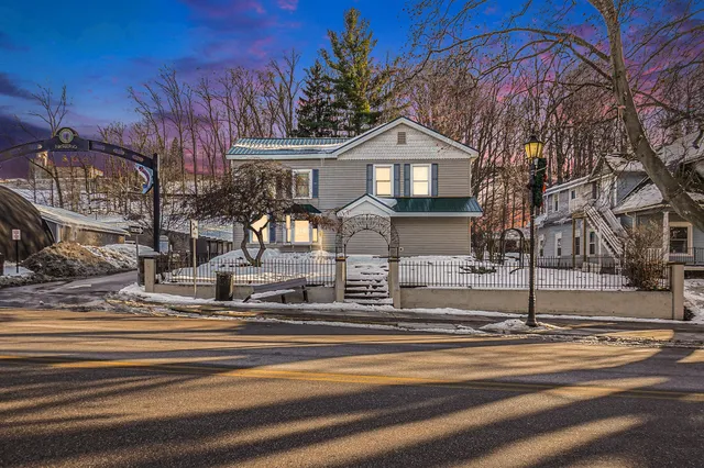 $290,000 | 86 State Road, Newaygo, MI 49337