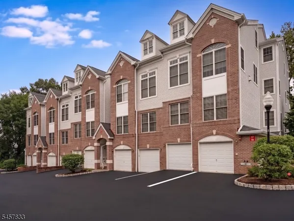 $650,000 | 9 Goffle Brook Court, Hawthorne, NJ 07506