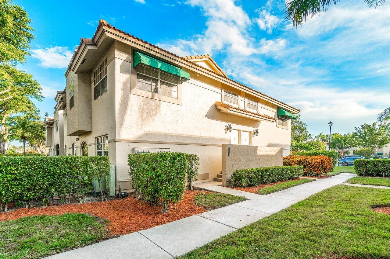 6652 Via Regina Boca Raton, FL 33433 - Photo 25 of 32 001-6652ViaRegina-BocaRaton-FL-33433-SMA