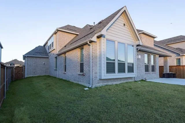 a view of a yard in front of a house