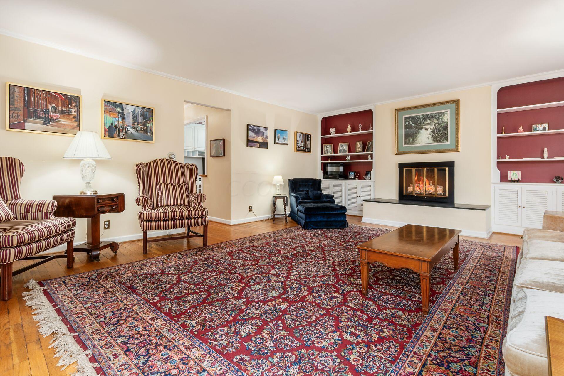 1631 Roxbury Road, Unit F2 Columbus, OH 43212 - Photo 4 of 20 Spacious family room