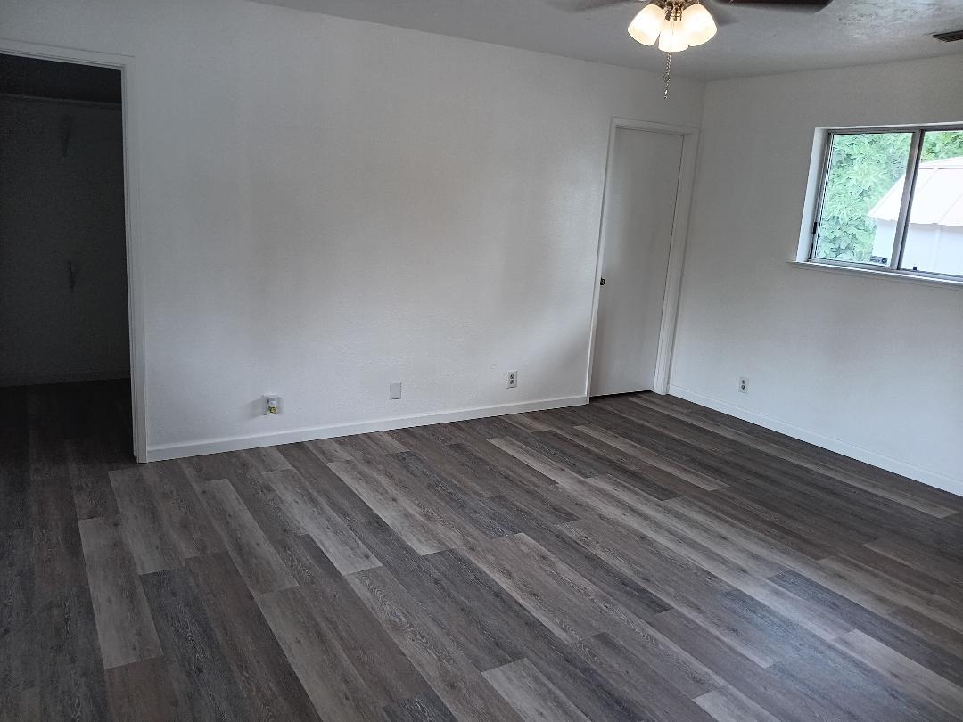 19324 Farallon Road Madera, CA 93638 - Photo 4 of 10 wooden floor in an empty room