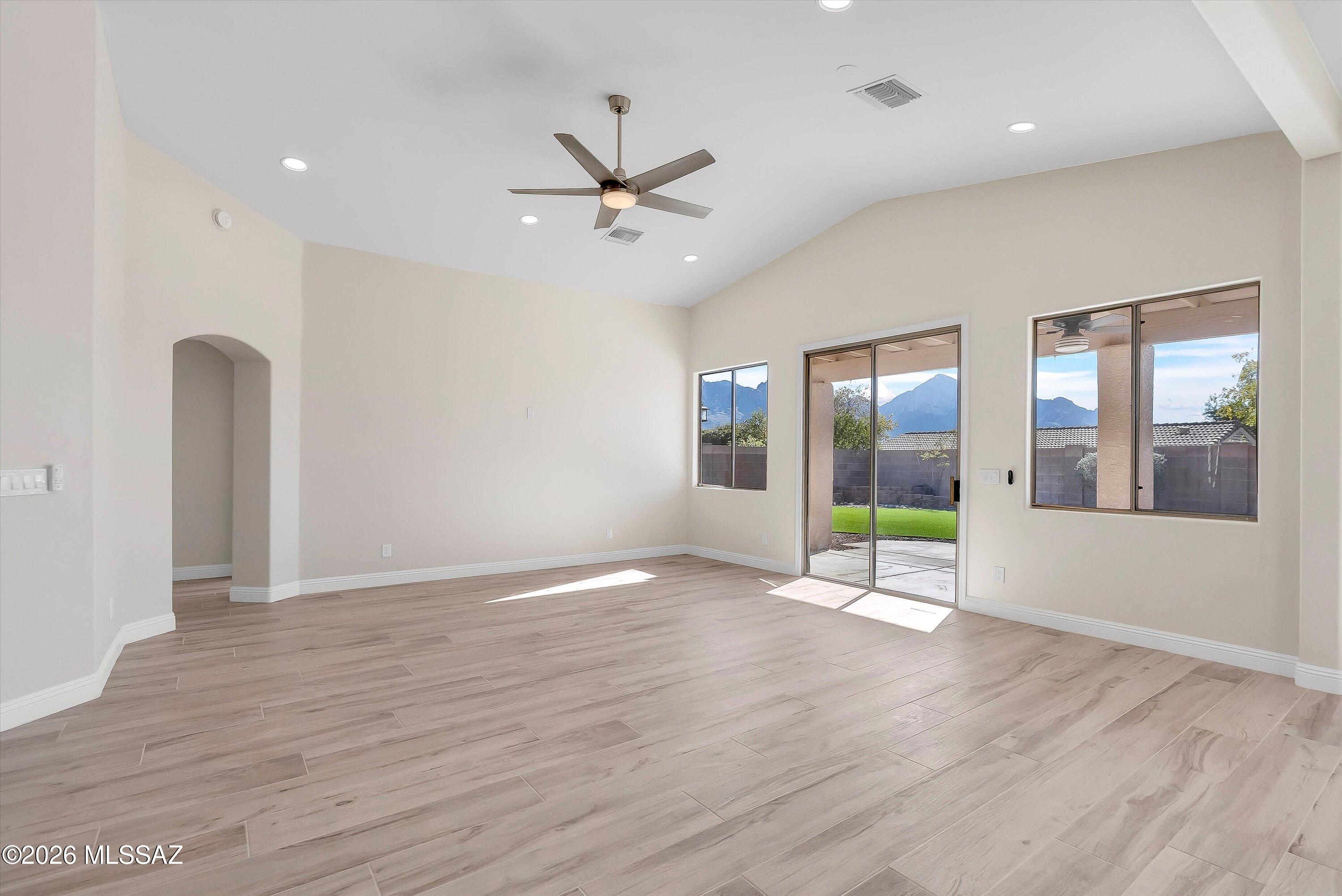 309 West Sugar Loaf Road Tucson, AZ 85737 - Photo 8 of 36