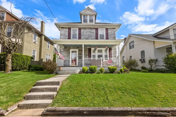 $315,000 | 250 East Jackson Street, New Holland, PA 17557