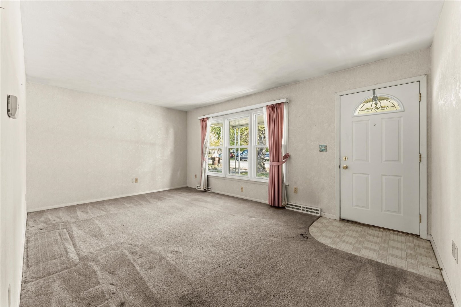 211 South Main Street Argenta, IL 62501 - Photo 7 of 32 an empty room with windows