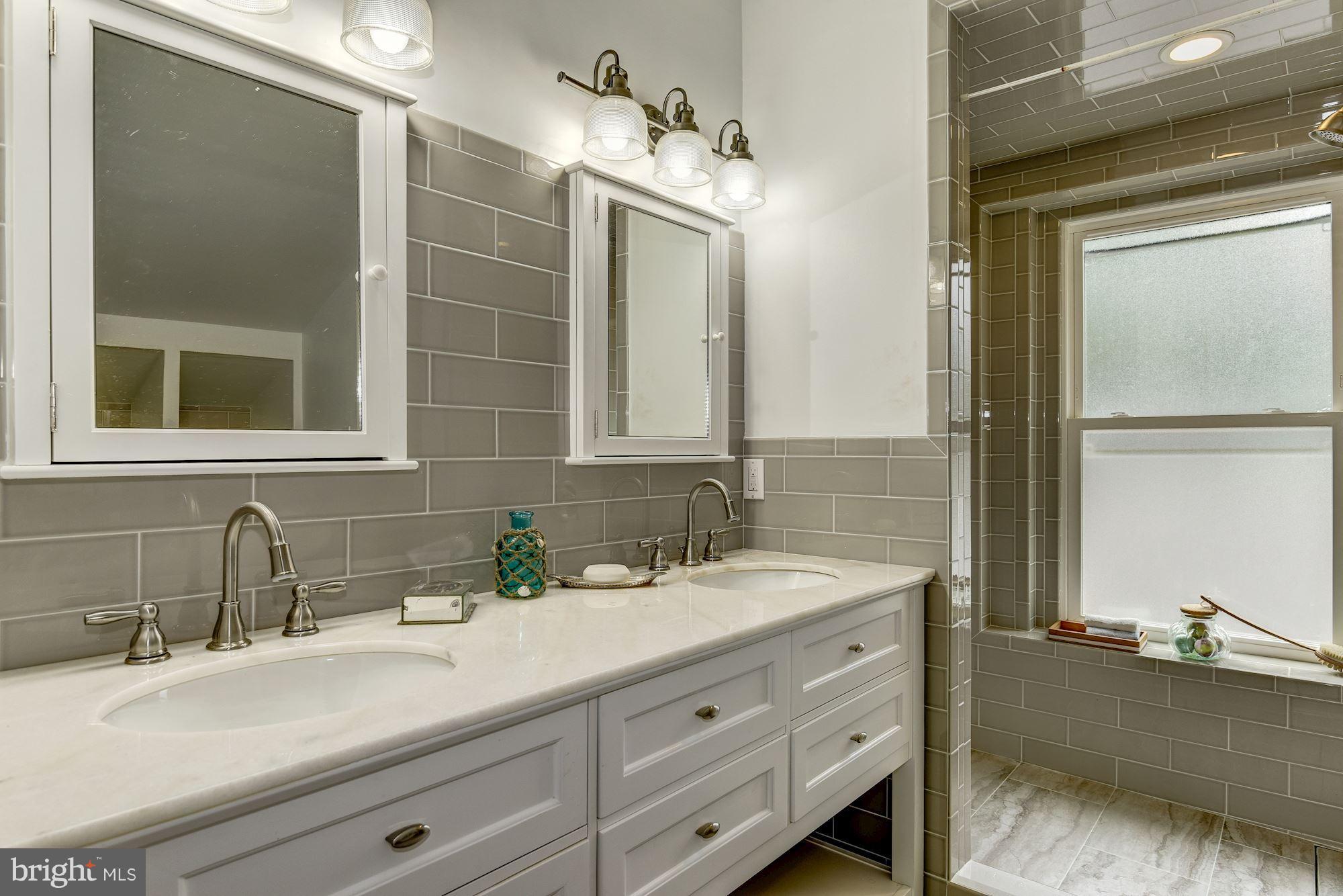 6006 Broad Branch Road Northwest Washington, DC 20015 - Photo 17 of 29 Bath (Master)