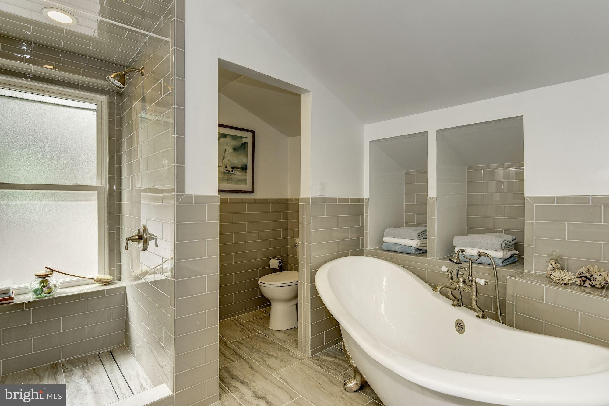 6006 Broad Branch Road Northwest Washington, DC 20015 - Photo 18 of 29 Bath (Master)
