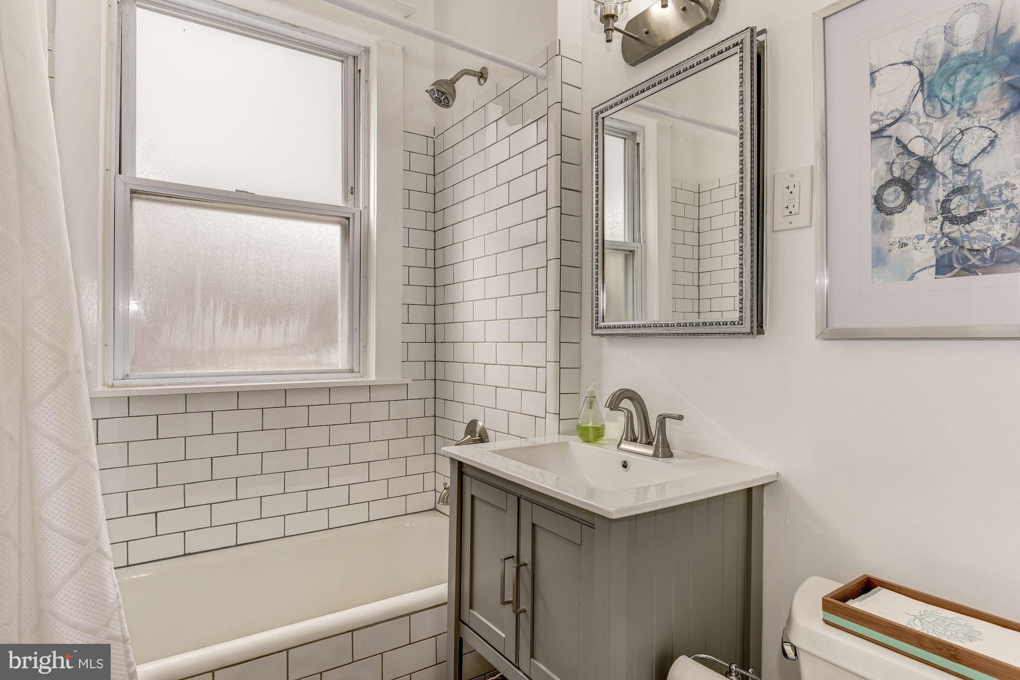 6006 Broad Branch Road Northwest Washington, DC 20015 - Photo 21 of 29 Bath