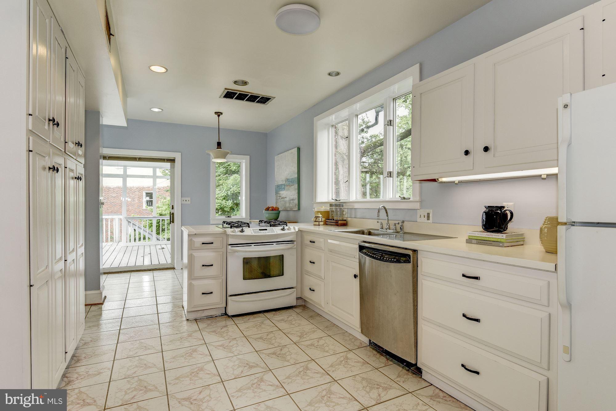 6006 Broad Branch Road Northwest Washington, DC 20015 - Photo 9 of 29 Kitchen
