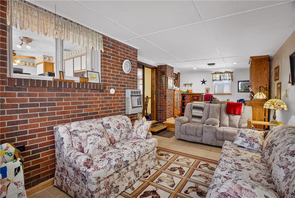 5237 Gardenville Road Pittsburgh, PA 15236 - Photo 9 of 18 Gallery Image 9