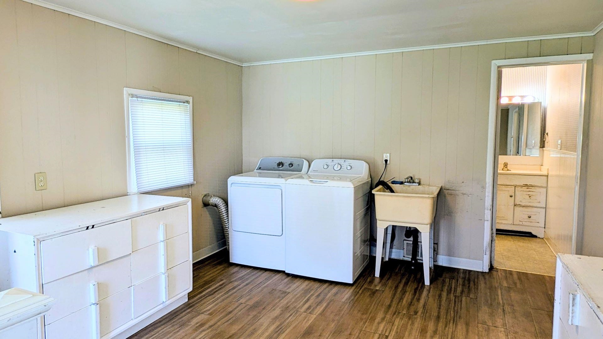 210 South 7th Street Oregon, IL 61061 - Photo 10 of 21 a utility room with dryer and washer