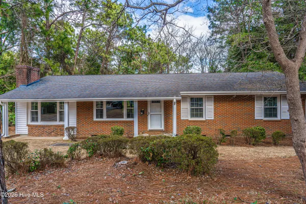 $2,250 | 160 West Delaware Avenue, Southern Pines, NC 28387