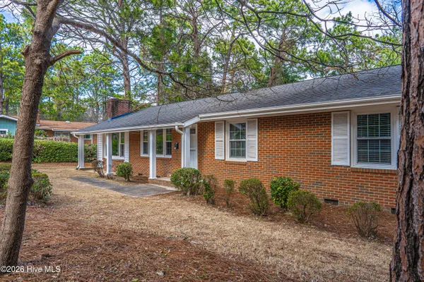 $2,250 | 160 West Delaware Avenue, Southern Pines, NC 28387