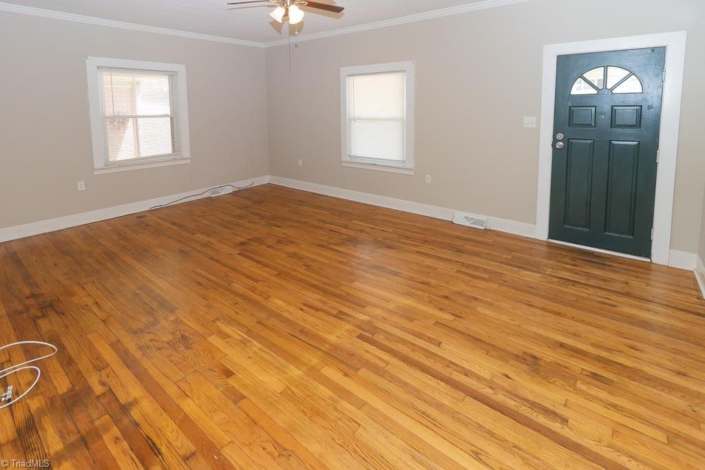 925 Lincoln Street Eden, NC 27288 - Photo 8 of 34 living room