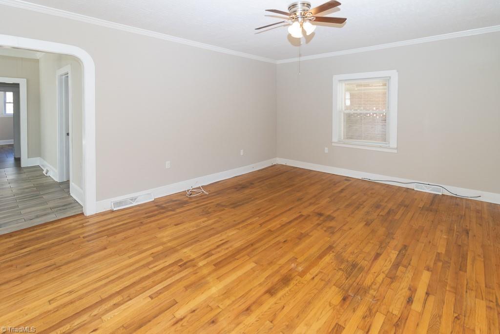 925 Lincoln Street Eden, NC 27288 - Photo 9 of 34 living room