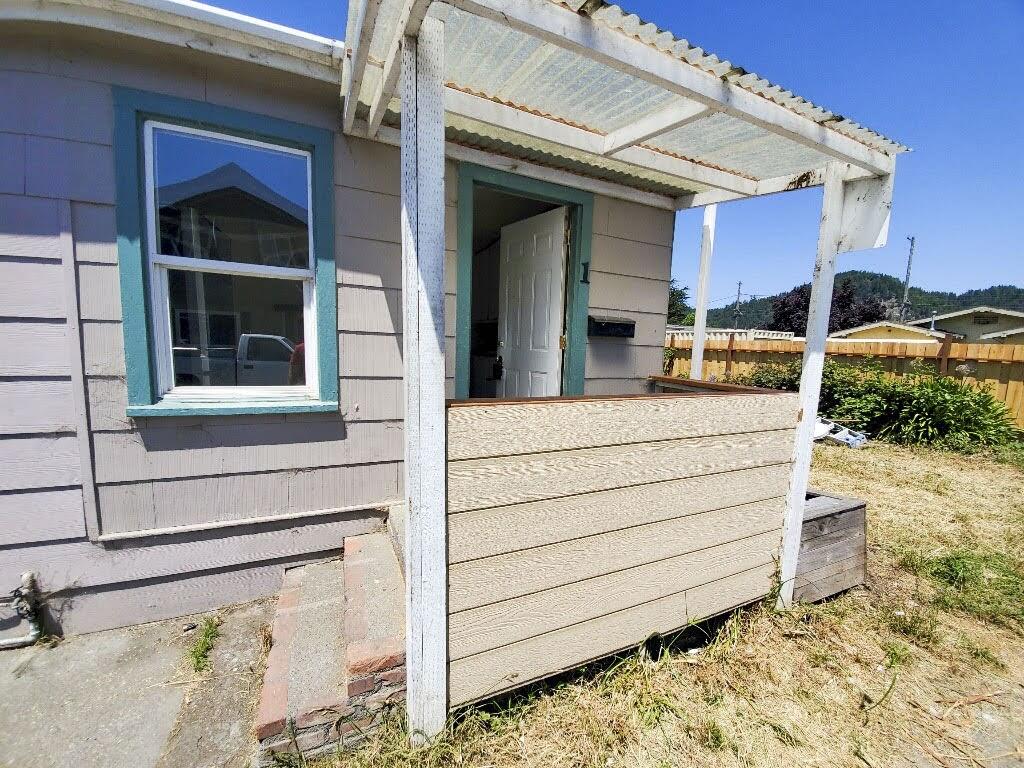 80-82 Ash Street Rio Dell, CA 95562 - Photo 4 of 35
