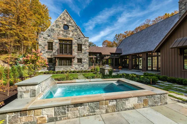 $5,900,000 | 515 W Fields, Manchester, VT 05255