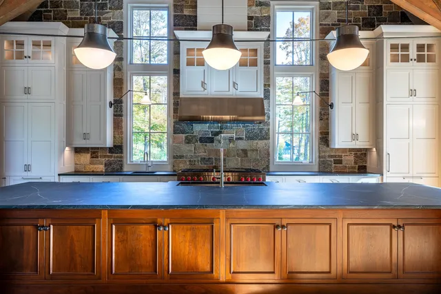 $6,900,000 | 515 W Fields, Manchester, VT 05255