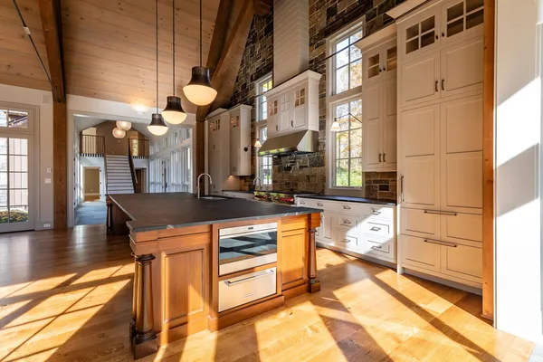 $5,900,000 | 515 W Fields, Manchester, VT 05255