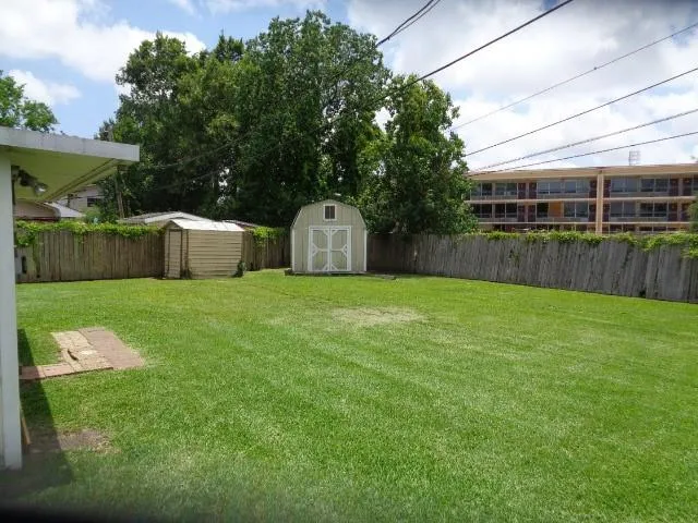 $2,300 | 106 Willow Drive, Gretna, LA 70053