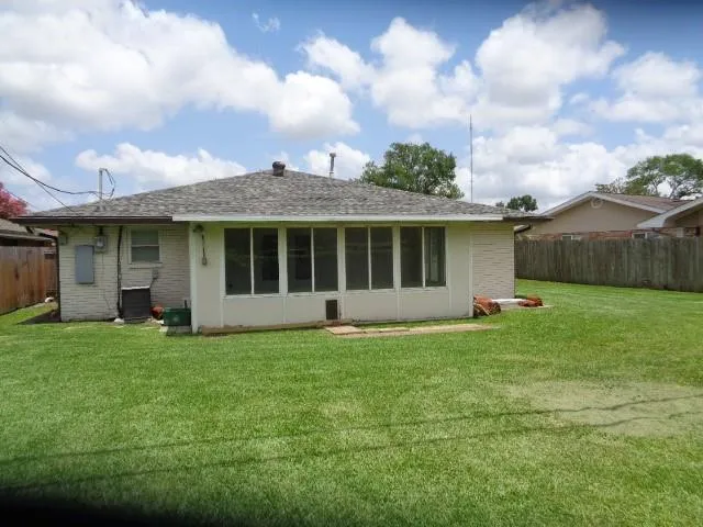 $2,300 | 106 Willow Drive, Gretna, LA 70053