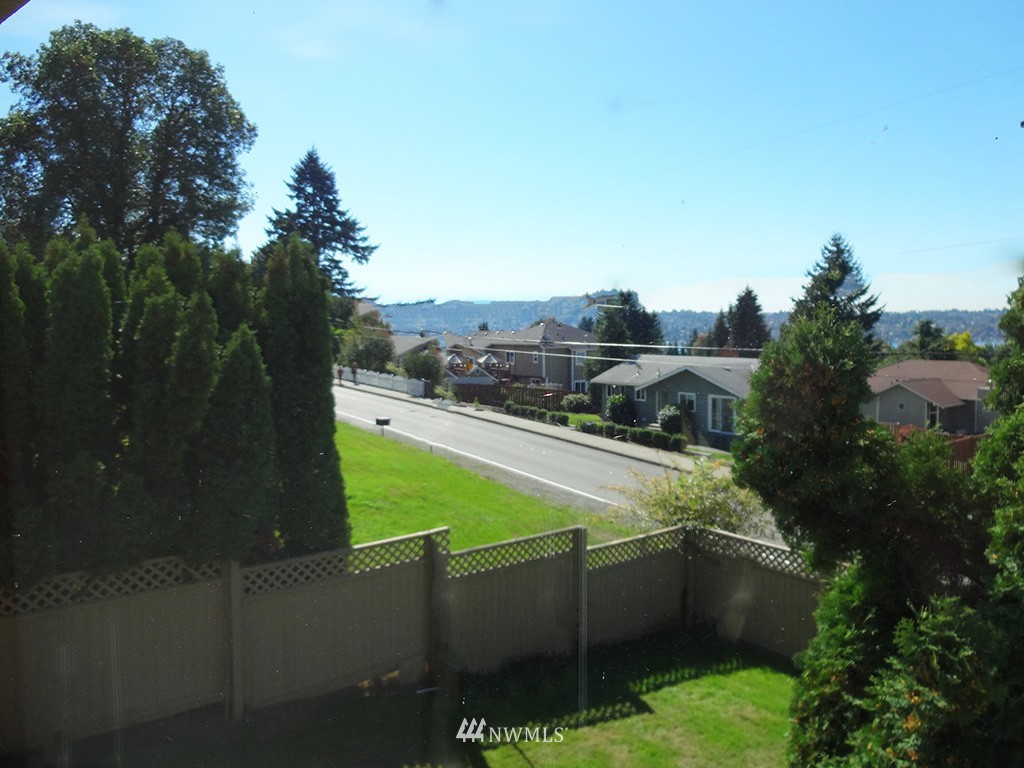 1303 North 32nd Street Renton, WA 98056 - Photo 4 of 18