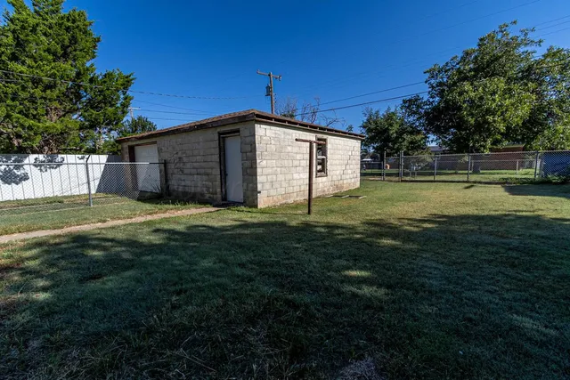 a view of a back yard of the house