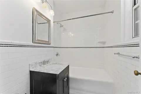 $325,000 | 25 Parkview Avenue, Unit 2E, Bronxville, NY 10708