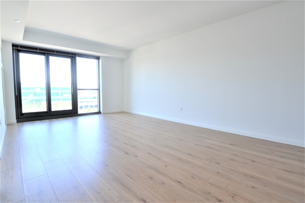 1282 Boylston Street, Unit 725 Boston, MA 02215 - Photo 15 of 18 a view of an empty room with wooden floor and a window