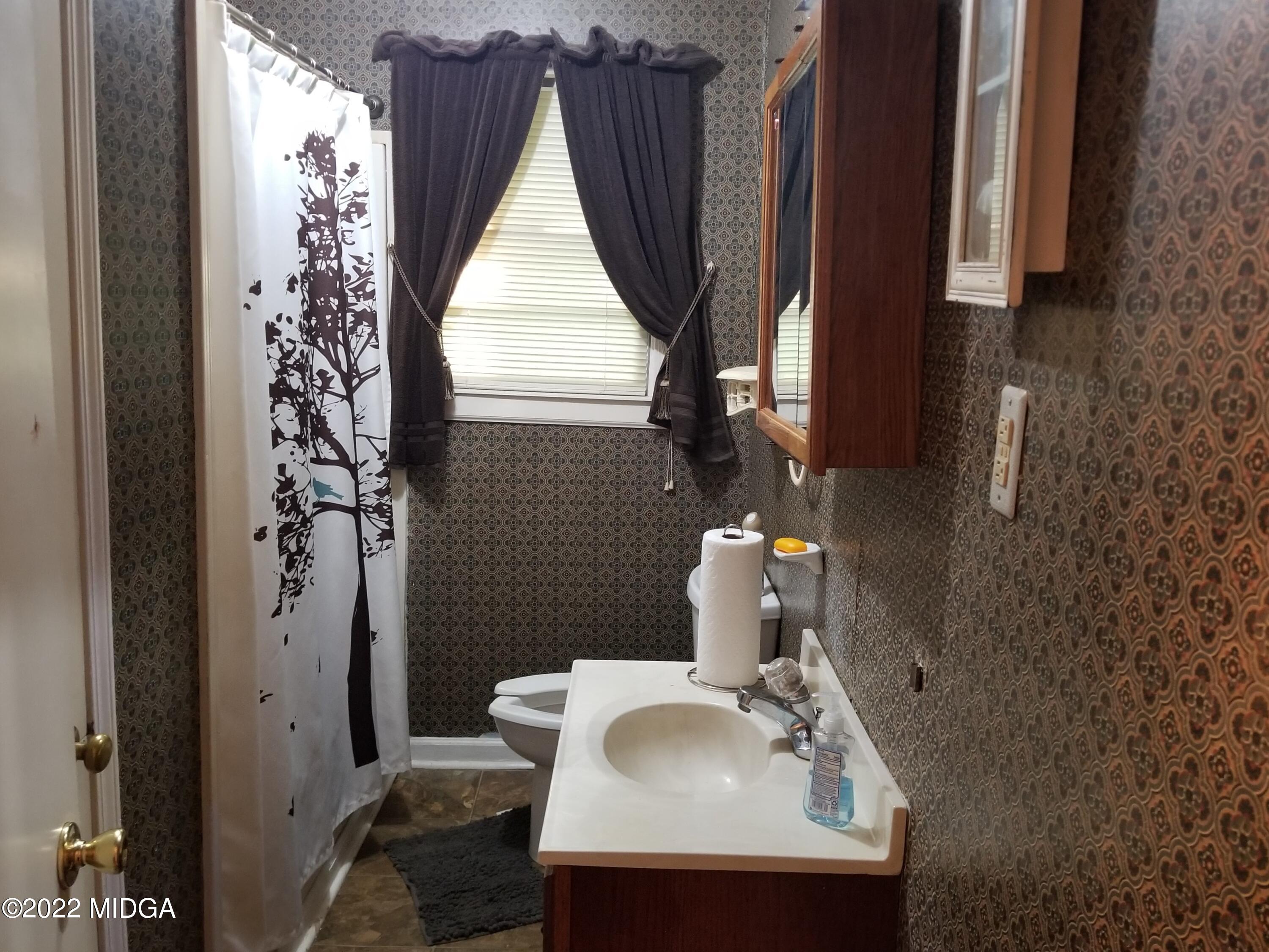 2936 Ruark Road Macon, GA 31217 - Photo 7 of 8 hall bath