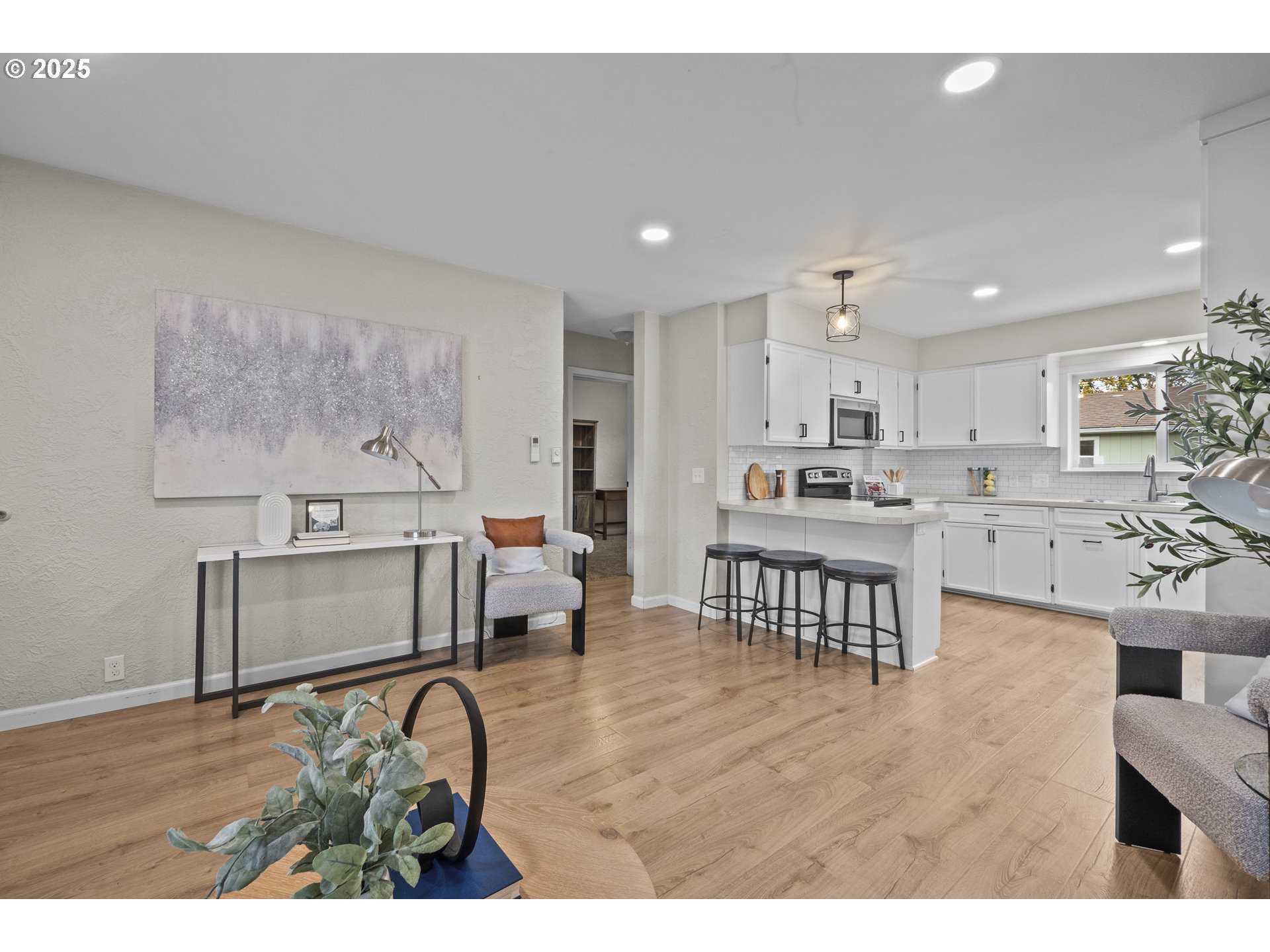 547 Fir Street Woodburn, OR 97071 - Photo 4 of 31