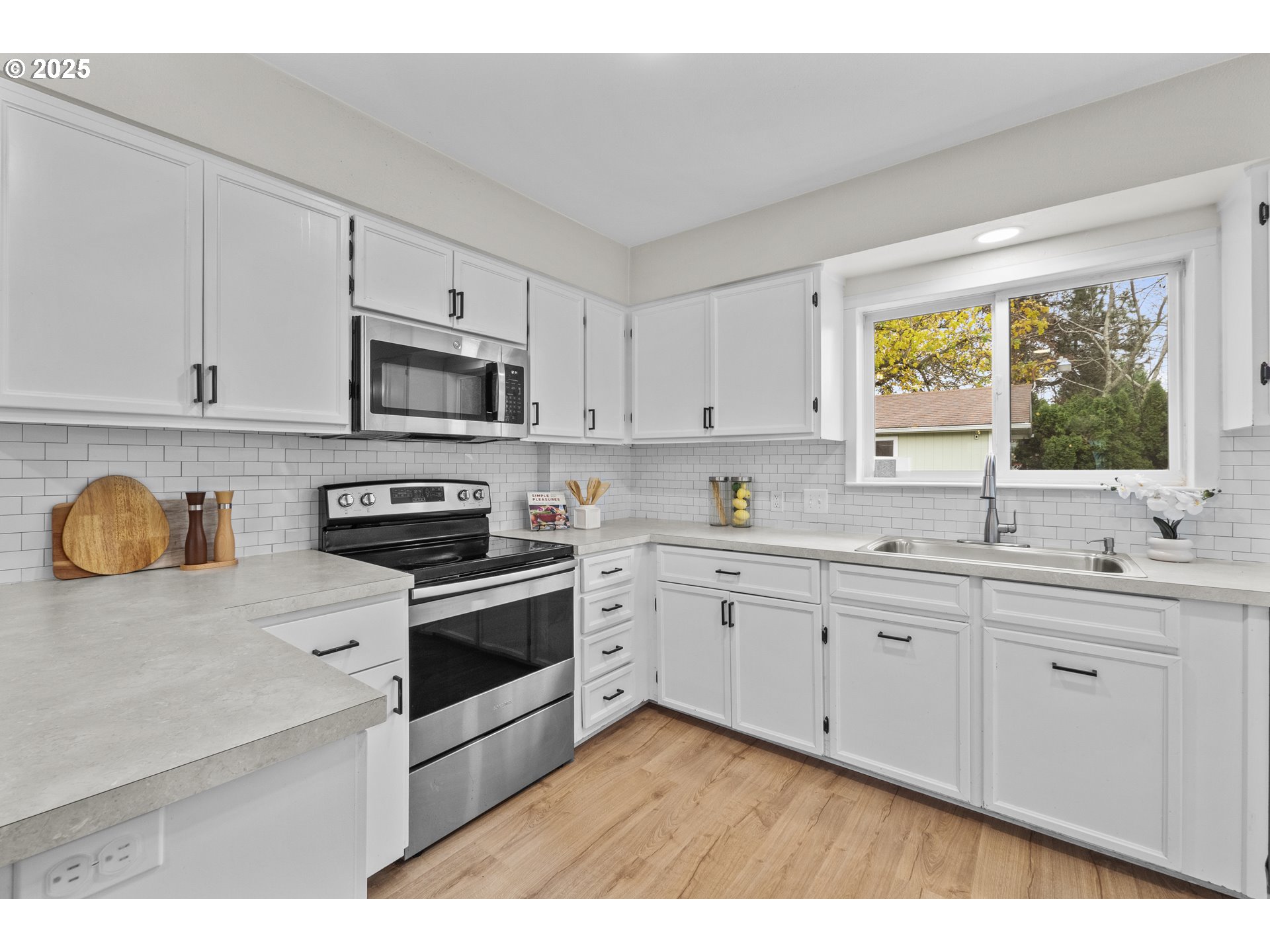 547 Fir Street Woodburn, OR 97071 - Photo 8 of 31