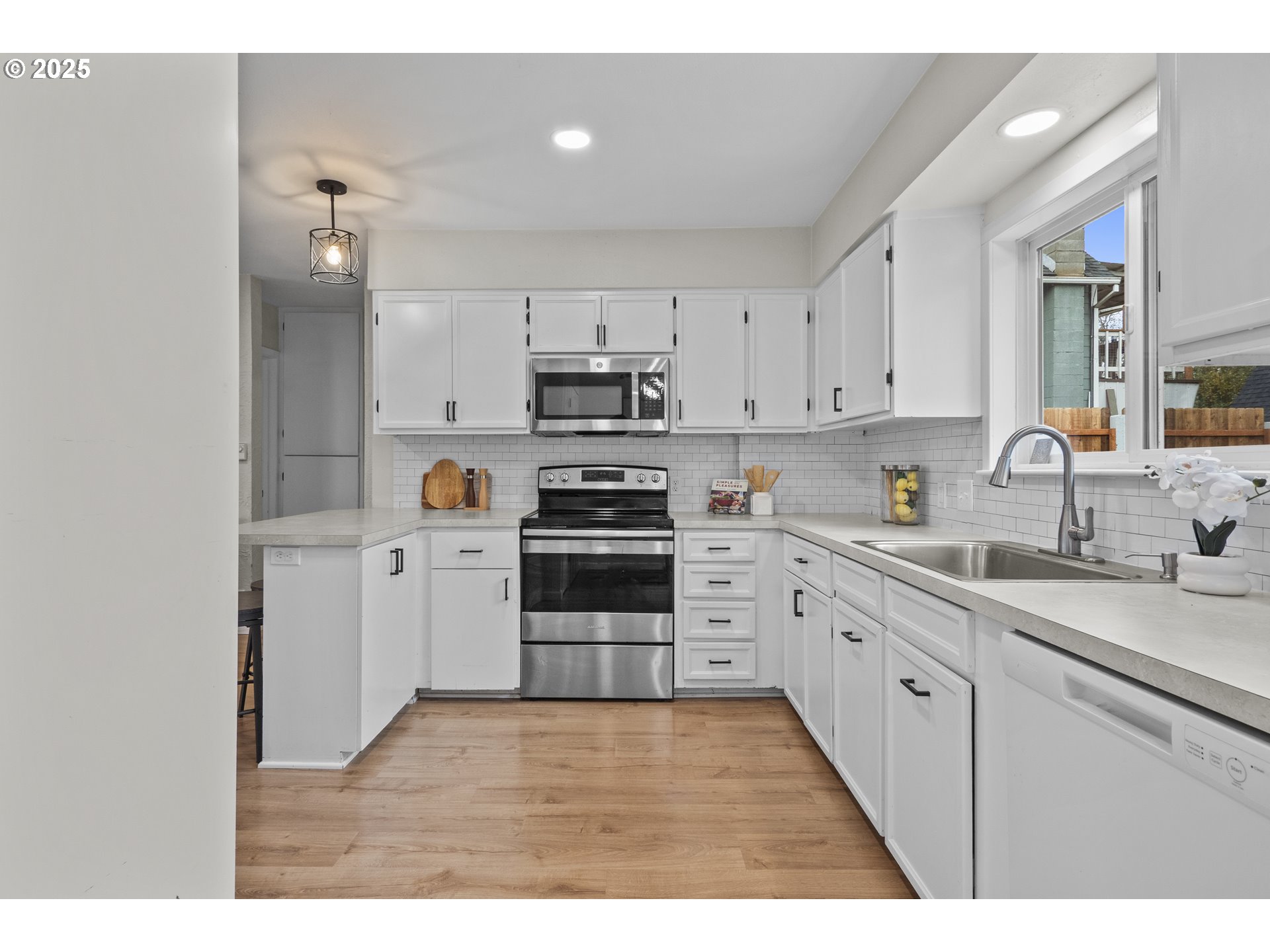 547 Fir Street Woodburn, OR 97071 - Photo 9 of 31