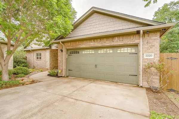 $359,000 | 2220 Cobblestone Court, Granbury, TX 76049