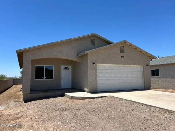 $1,500 | 2742 North Washington Avenue, Douglas, AZ 85607