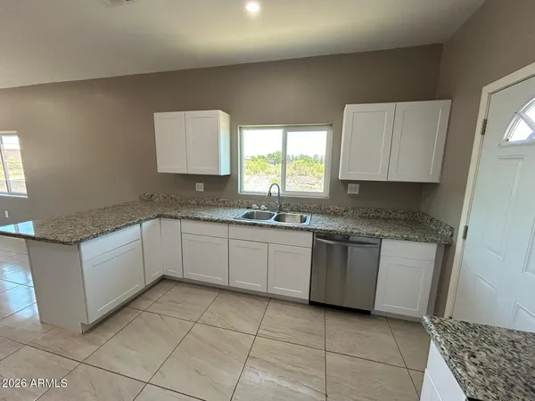 $1,500 | 2742 North Washington Avenue, Douglas, AZ 85607