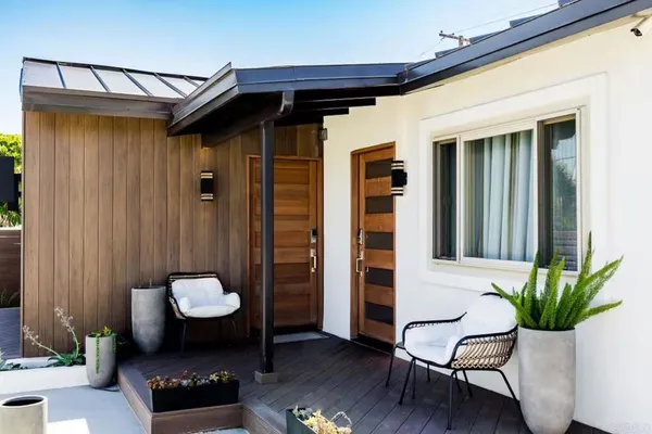 a table and chairs in front of a door