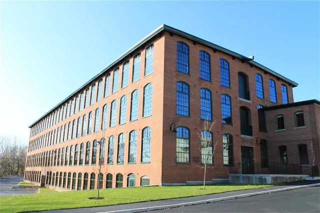 $2,330 | 75 Pocasset Street, Unit 317, Johnston, RI 02919