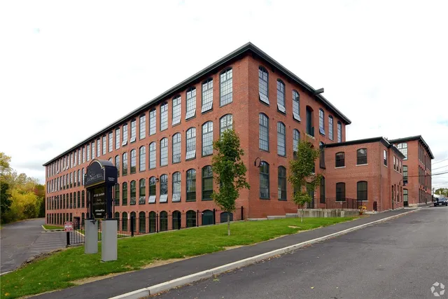 $2,330 | 75 Pocasset Street, Unit 317, Johnston, RI 02919