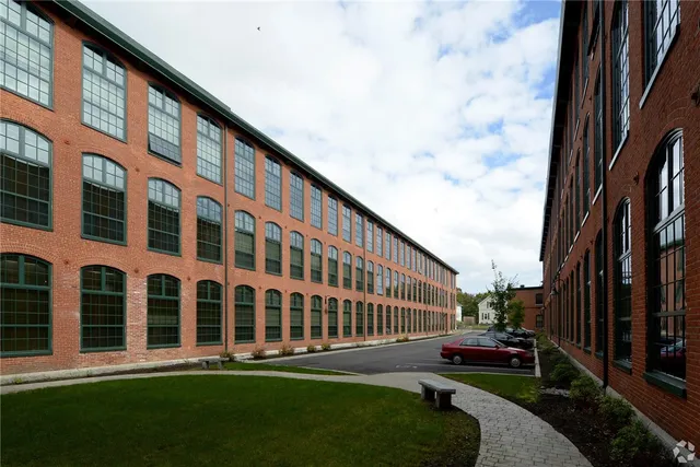 $2,330 | 75 Pocasset Street, Unit 317, Johnston, RI 02919