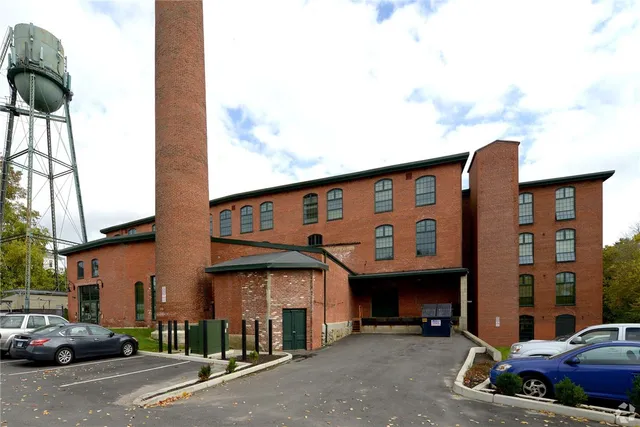 $2,330 | 75 Pocasset Street, Unit 317, Johnston, RI 02919