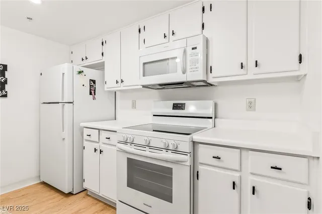 $139,999 | 3550 Bay Sands Drive, Unit 1031, Laughlin, NV 89029